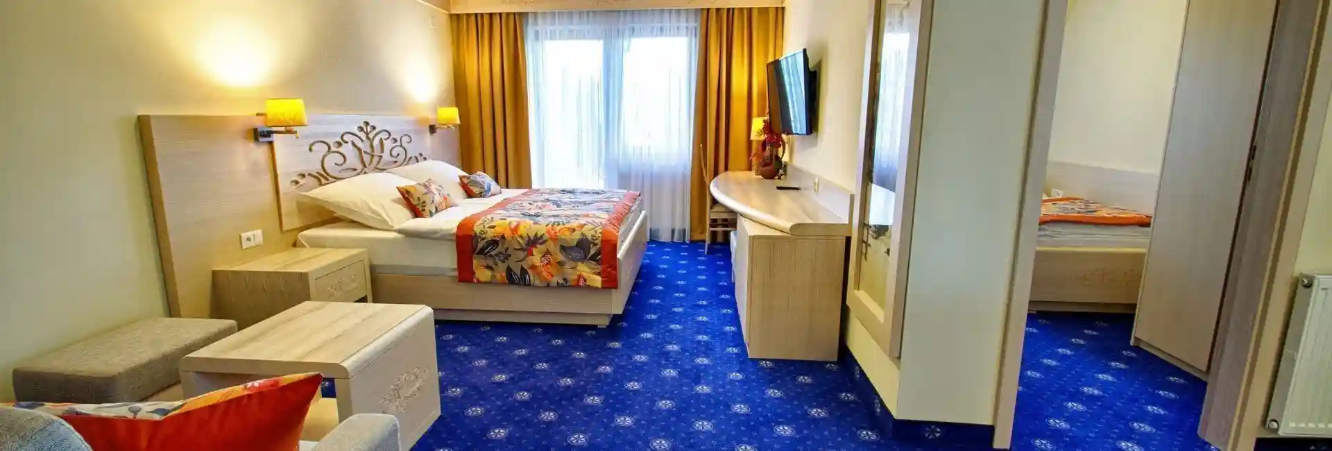Studio triplu Premium două camere